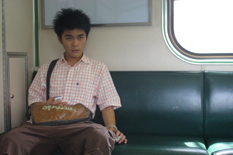台灣鐵路旅遊攝影電車-區間車旅客特寫2005攝影照片99