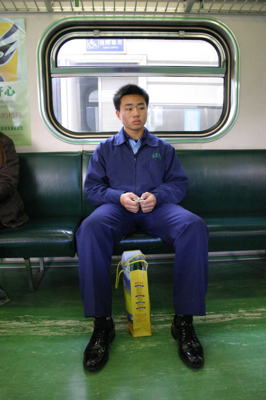 台灣鐵路旅遊攝影電車-區間車旅客特寫2005攝影照片100