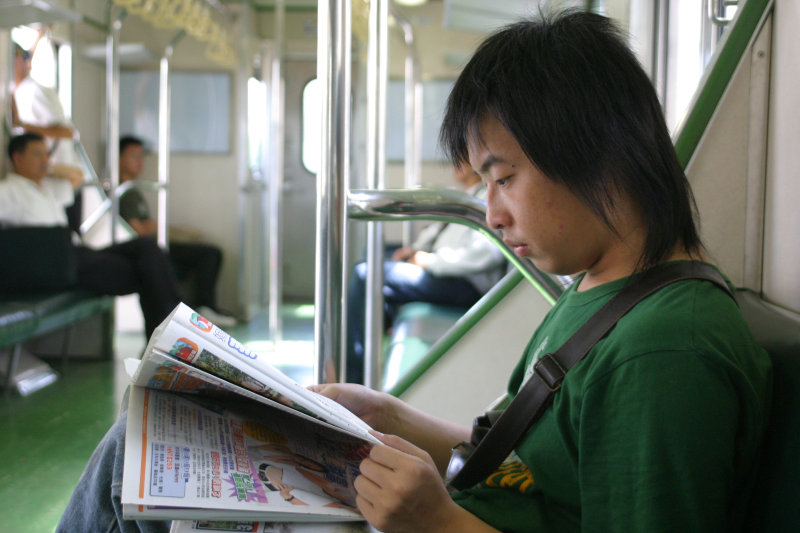 台灣鐵路旅遊攝影電車-區間車旅客特寫2005攝影照片104