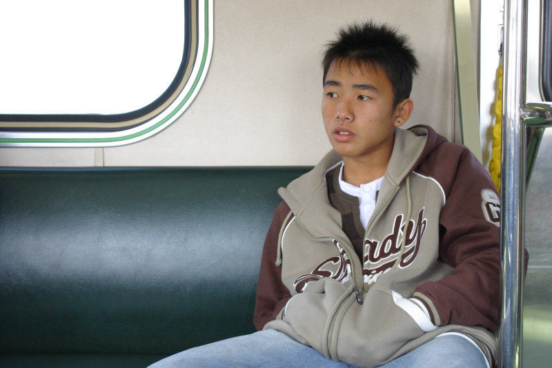 台灣鐵路旅遊攝影電車-區間車旅客特寫2005攝影照片105