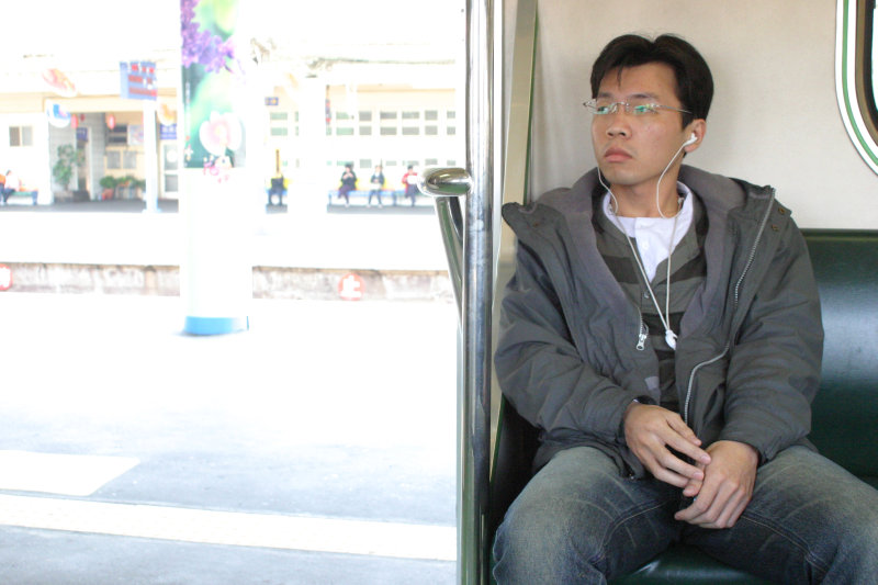 台灣鐵路旅遊攝影電車-區間車旅客特寫2005攝影照片109