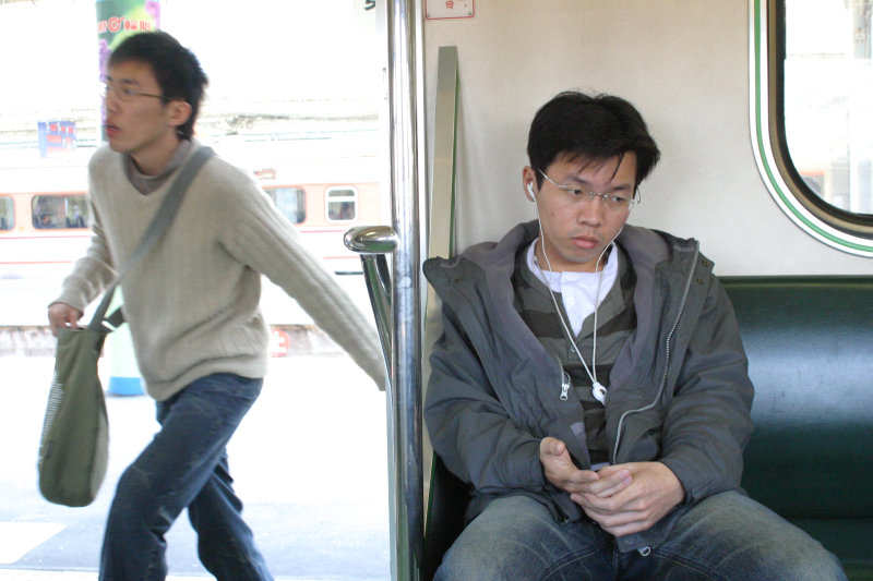 台灣鐵路旅遊攝影電車-區間車旅客特寫2005攝影照片111