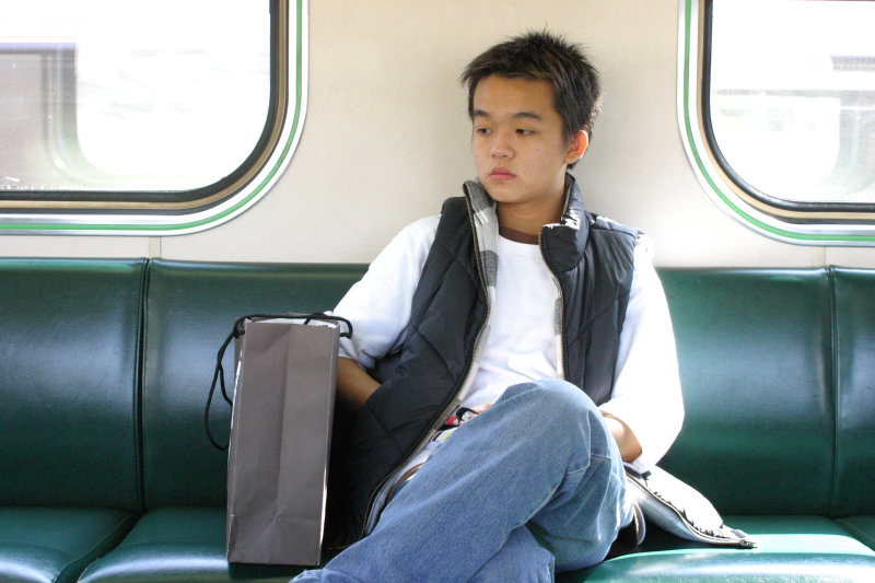 台灣鐵路旅遊攝影電車-區間車旅客特寫2005攝影照片114