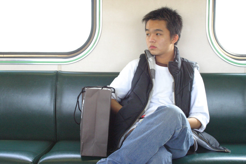 台灣鐵路旅遊攝影電車-區間車旅客特寫2005攝影照片115