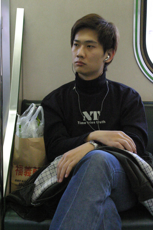 台灣鐵路旅遊攝影電車-區間車旅客特寫2005攝影照片141