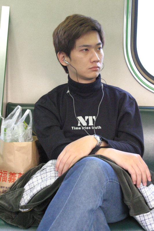 台灣鐵路旅遊攝影電車-區間車旅客特寫2005攝影照片142