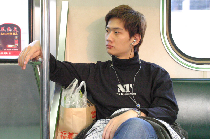 台灣鐵路旅遊攝影電車-區間車旅客特寫2005攝影照片143