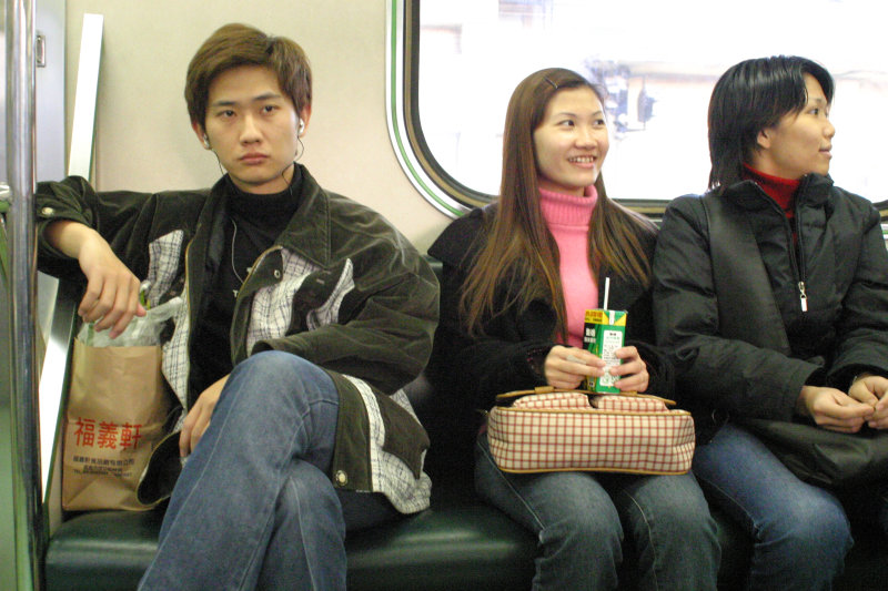 台灣鐵路旅遊攝影電車-區間車旅客特寫2005攝影照片144