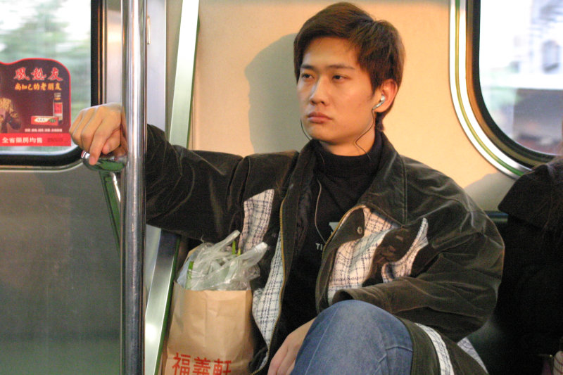 台灣鐵路旅遊攝影電車-區間車旅客特寫2005攝影照片146
