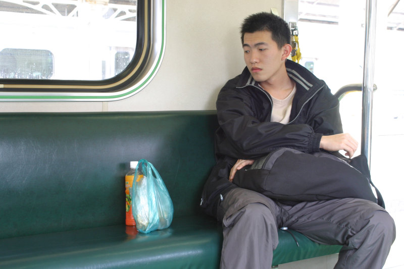 台灣鐵路旅遊攝影電車-區間車旅客特寫2005攝影照片148