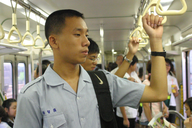 台灣鐵路旅遊攝影電車-區間車旅客特寫2005攝影照片157