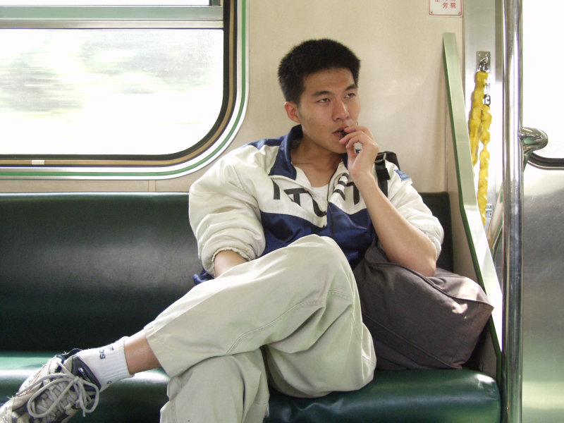 台灣鐵路旅遊攝影電車-區間車旅客特寫2005攝影照片220