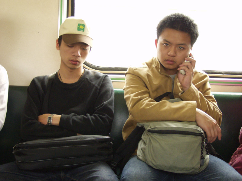 台灣鐵路旅遊攝影電車-區間車旅客特寫2005攝影照片250