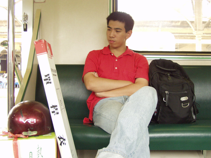 台灣鐵路旅遊攝影電車-區間車旅客特寫2005攝影照片307