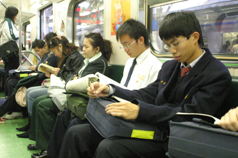 台灣鐵路旅遊攝影電車-區間車旅客特寫2006攝影照片7