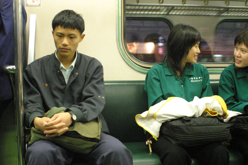 台灣鐵路旅遊攝影電車-區間車旅客特寫2006攝影照片13