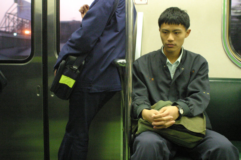 台灣鐵路旅遊攝影電車-區間車旅客特寫2006攝影照片15