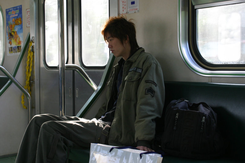 台灣鐵路旅遊攝影電車-區間車旅客特寫2006攝影照片24
