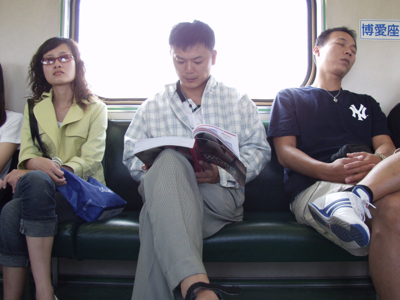 台灣鐵路旅遊攝影電車-區間車旅客特寫2006攝影照片187