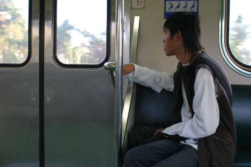 台灣鐵路旅遊攝影電車-區間車旅客特寫2007攝影照片163