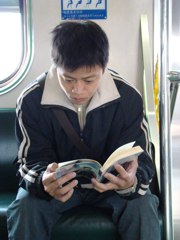 台灣鐵路旅遊攝影電車-區間車旅客特寫2008攝影照片1