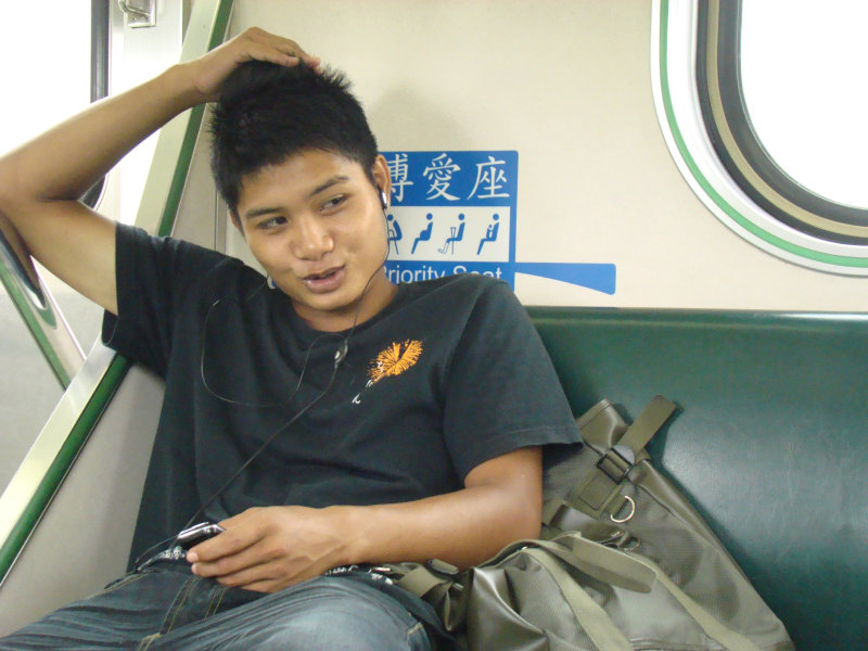 台灣鐵路旅遊攝影電車-區間車旅客特寫2009攝影照片1