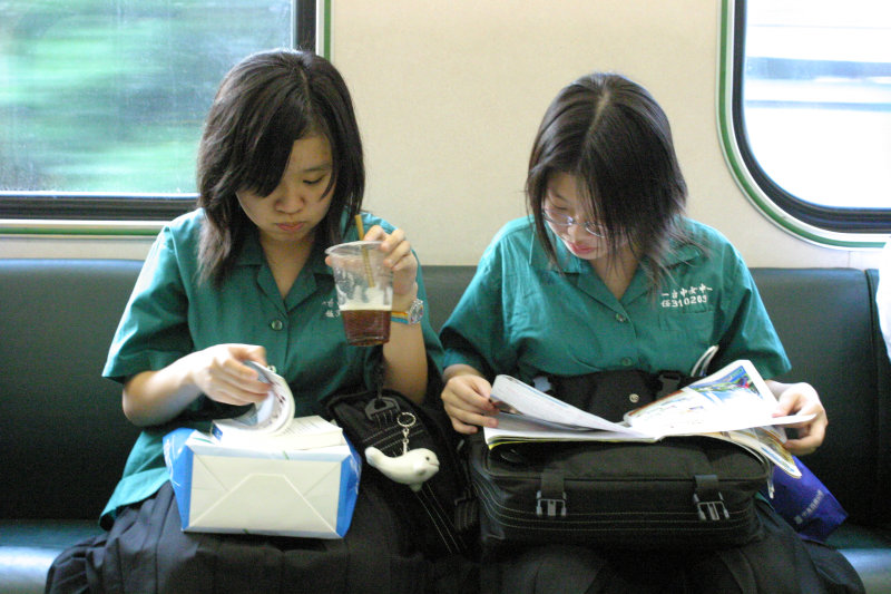 台灣鐵路旅遊攝影電車-區間車旅客篇2005攝影照片99