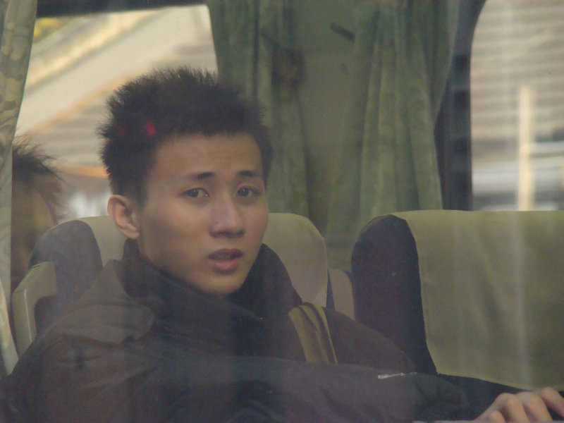台灣鐵路旅遊攝影電車-區間車窗戶旁的旅客攝影照片24