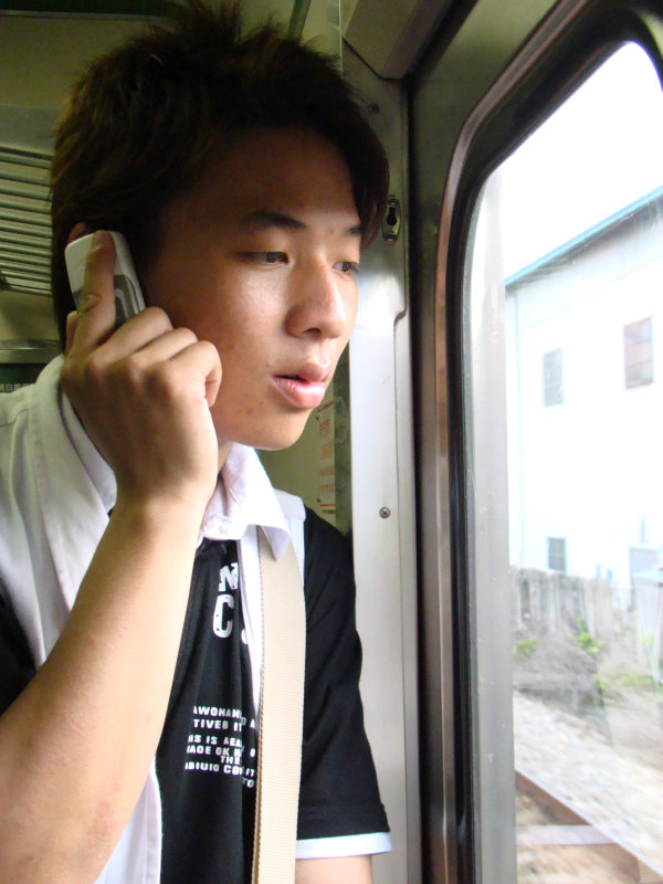 台灣鐵路旅遊攝影電車-區間車站車門的旅客攝影照片48