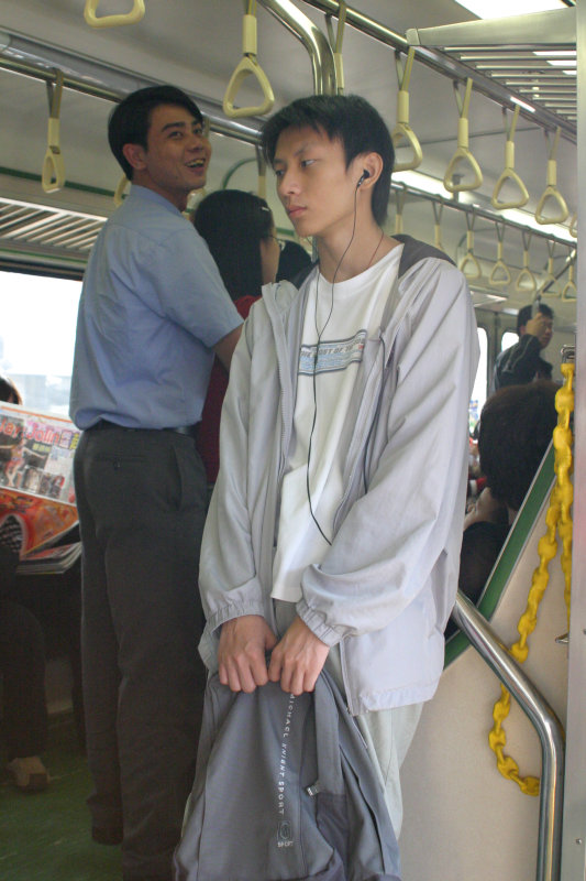 台灣鐵路旅遊攝影電車-區間車站車門的旅客攝影照片99