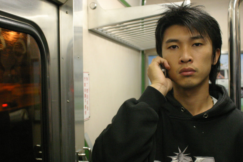 台灣鐵路旅遊攝影電車-區間車站車門的旅客攝影照片102
