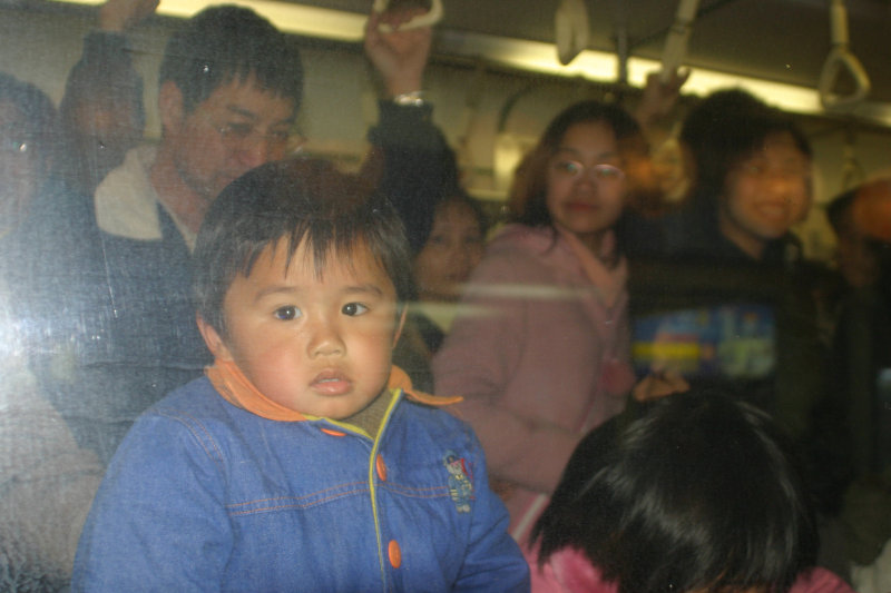 台灣鐵路旅遊攝影電車-區間車站車門的旅客攝影照片167