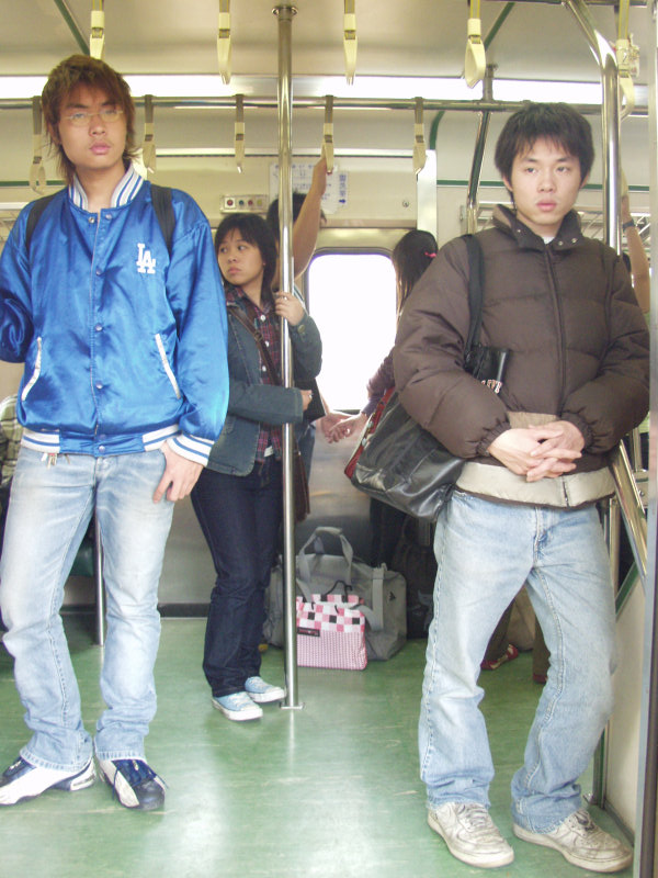 台灣鐵路旅遊攝影電車-區間車站車門的旅客攝影照片255