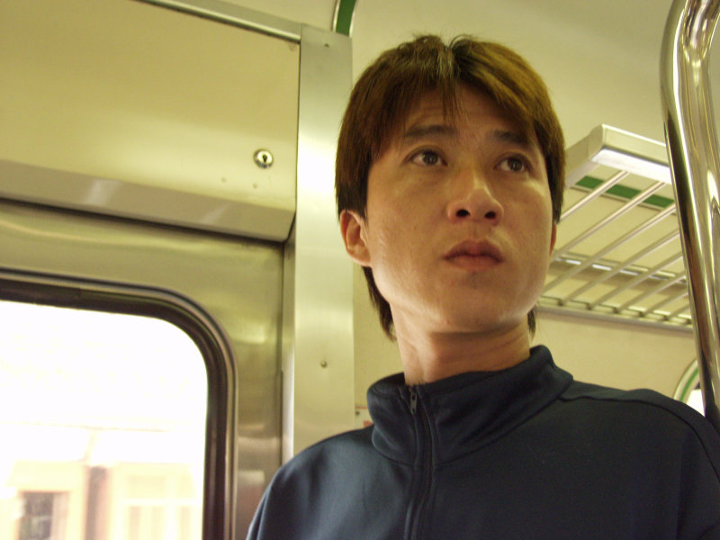 台灣鐵路旅遊攝影電車-區間車站車門的旅客攝影照片295