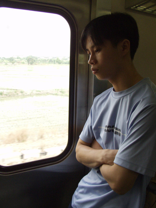 台灣鐵路旅遊攝影電車-區間車站車門的旅客攝影照片301