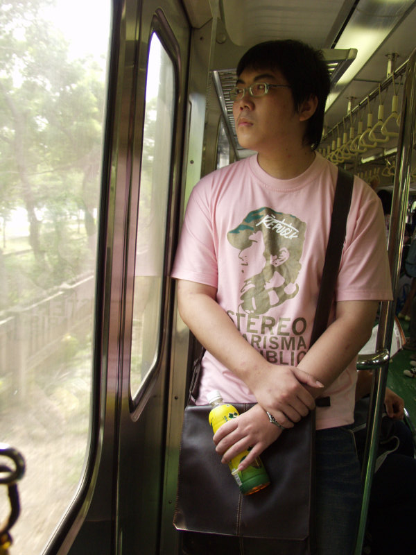 台灣鐵路旅遊攝影電車-區間車站車門的旅客攝影照片331