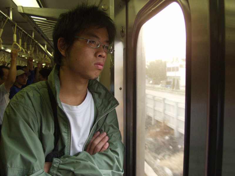 台灣鐵路旅遊攝影電車-區間車站車門的旅客攝影照片356
