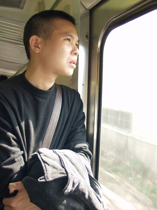 台灣鐵路旅遊攝影電車-區間車站車門的旅客攝影照片366