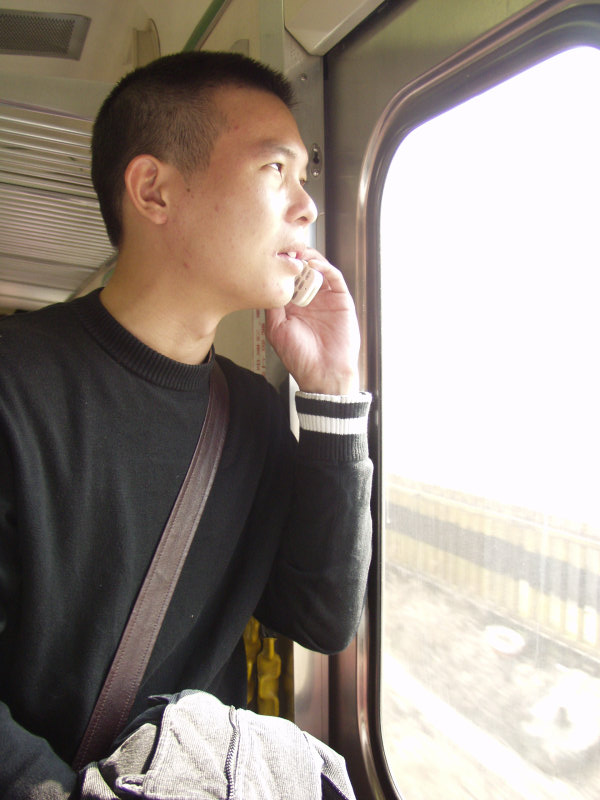 台灣鐵路旅遊攝影電車-區間車站車門的旅客攝影照片367