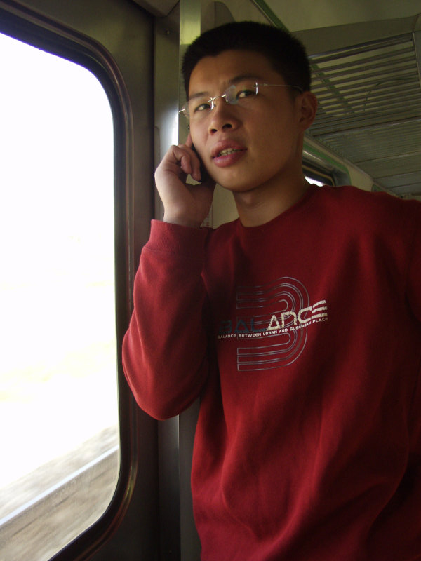 台灣鐵路旅遊攝影電車-區間車站車門的旅客攝影照片368