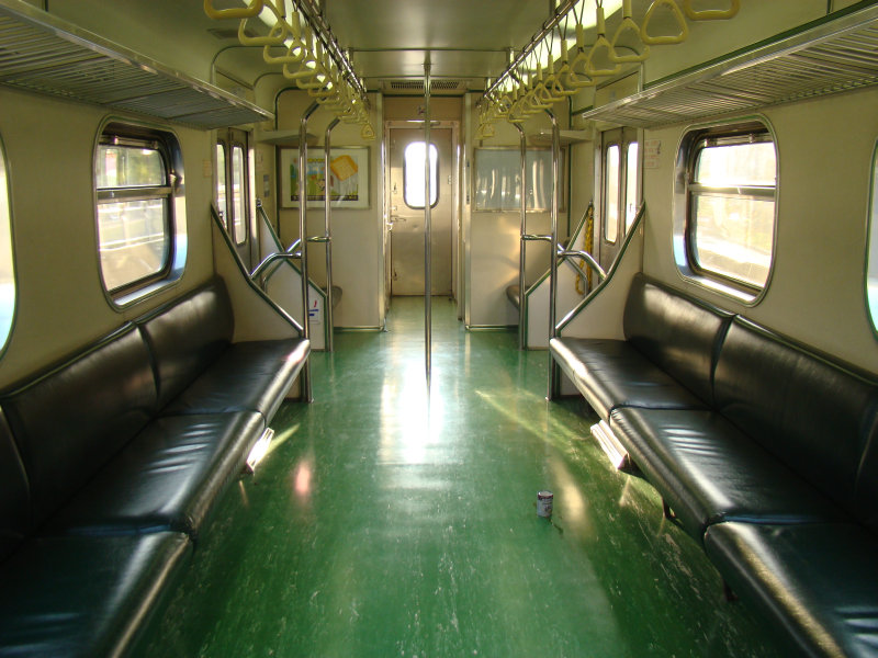台灣鐵路旅遊攝影電車-區間車行車特寫攝影照片4