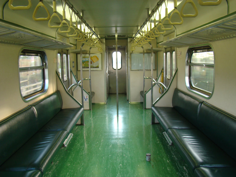 台灣鐵路旅遊攝影電車-區間車行車特寫攝影照片6