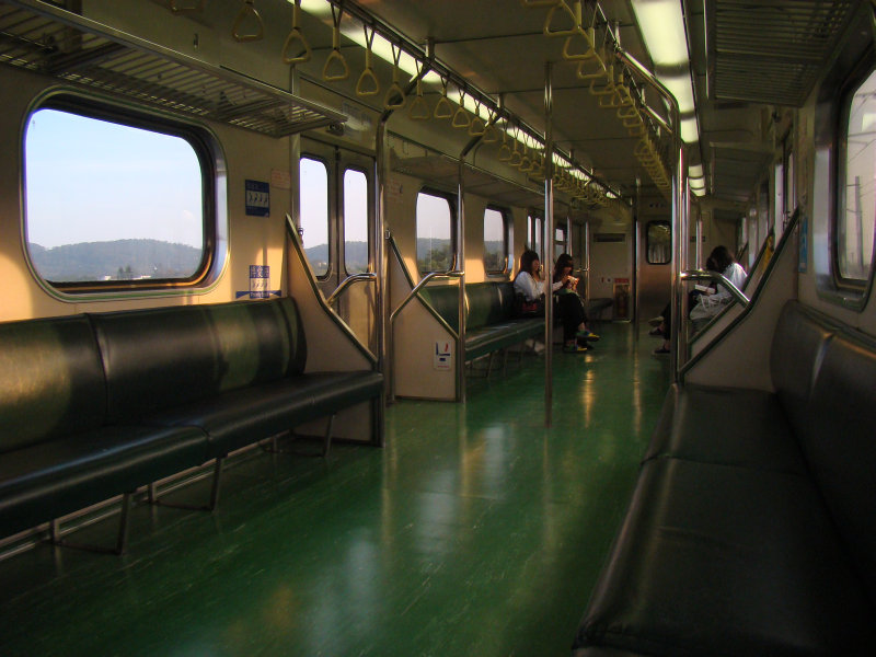 台灣鐵路旅遊攝影電車-區間車行車特寫攝影照片7