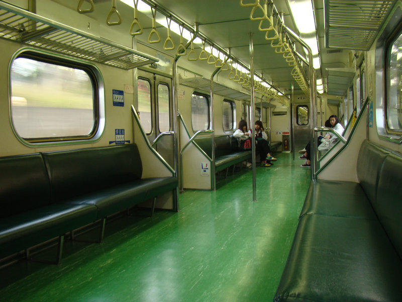 台灣鐵路旅遊攝影電車-區間車行車特寫攝影照片8