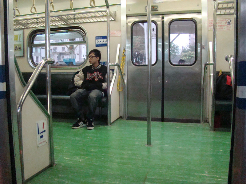 台灣鐵路旅遊攝影電車-區間車行車特寫攝影照片9