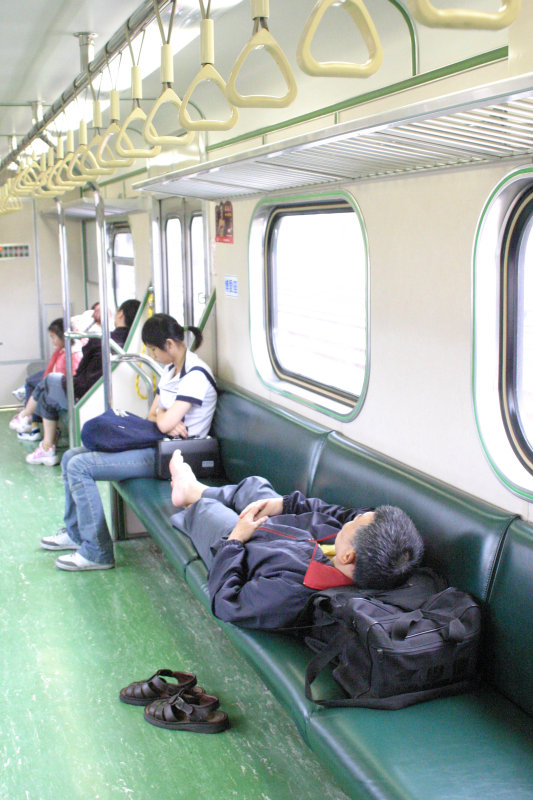 台灣鐵路旅遊攝影電車-區間車行車特寫攝影照片14