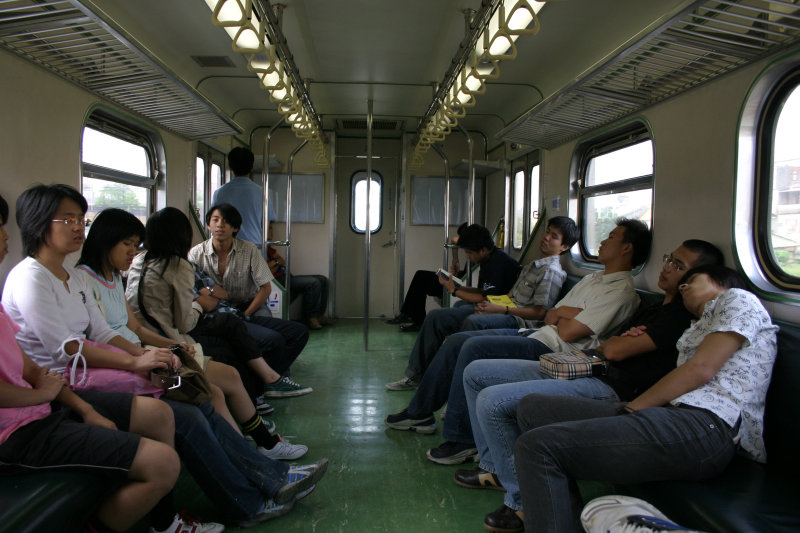 台灣鐵路旅遊攝影電車-區間車行車特寫攝影照片17