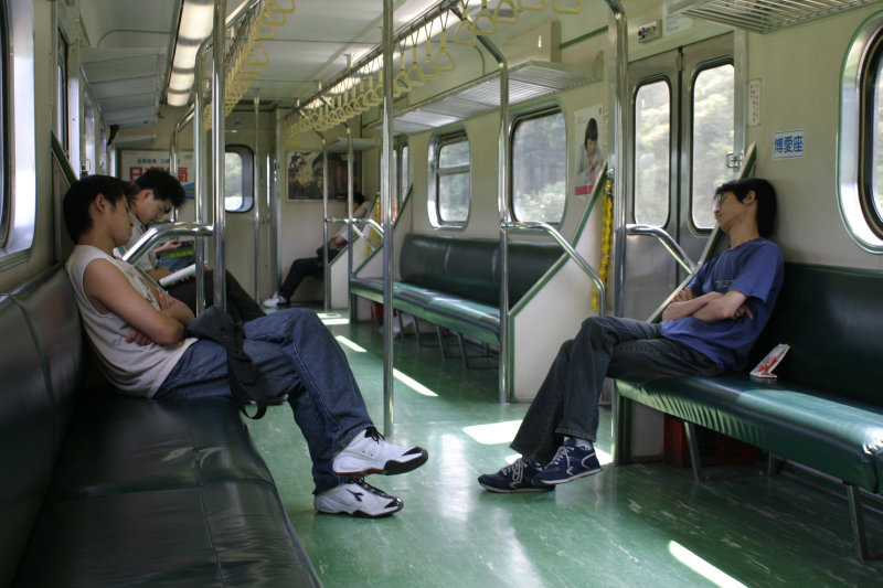 台灣鐵路旅遊攝影電車-區間車行車特寫攝影照片19