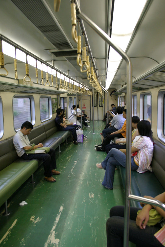 台灣鐵路旅遊攝影電車-區間車行車特寫攝影照片21