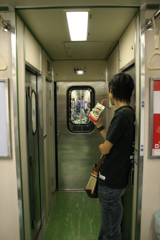 台灣鐵路旅遊攝影電車-區間車行車特寫攝影照片23